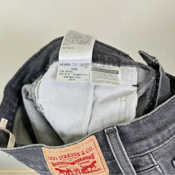 Levi's Womens Size 28 Wedgie Skinny  Grey Wash Frayed Hem Jeans - Picture 12 of 16